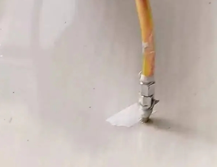 阿拉善左瓷砖空鼓维修公司专业解答在瓷砖铺贴过程中，如果使用的砂料过粗（如全部使用了粗砂），可能会导致以下问题